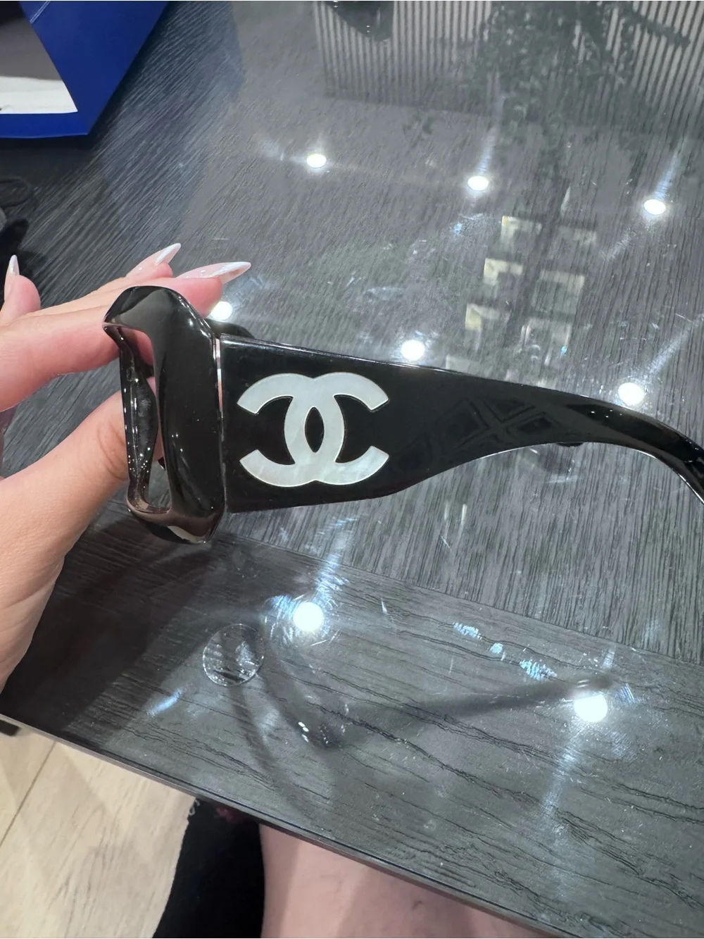 Chanel Black Logo CC Sunglasses - Picture 6 of 7